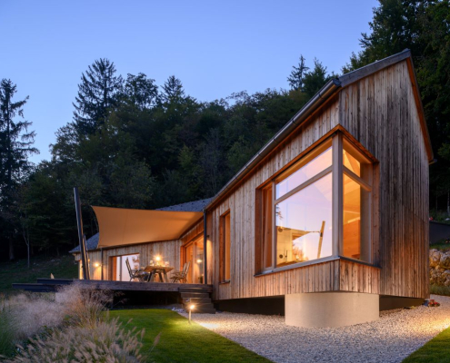 HIŠA ZA IZNAJDLJIVO DRUŽINO