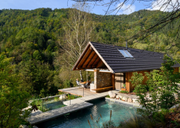 HIŠA ZA DVA PLEZALCA